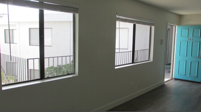 Building Photo - 11040 Hesby St