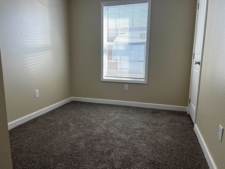 Building Photo - 709 N Collins Fwy