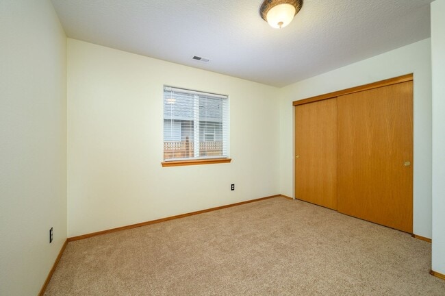 Building Photo - Newly Renovated 3 Bedroom, 2 Bath House in Sheridan