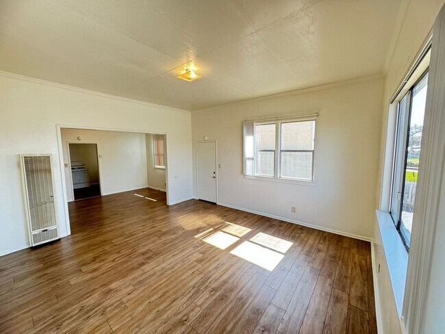 Building Photo - 1361-1371 Paso Robles St.