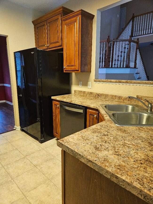 Building Photo - 4 Bedroom in Perrydise! Available to view ...