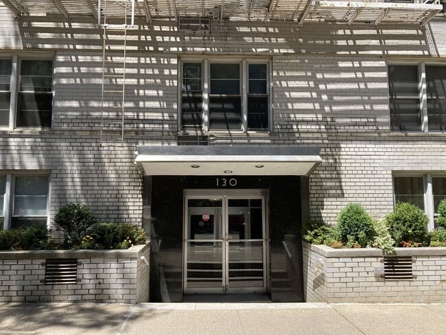 Building Photo - 130 Hicks St