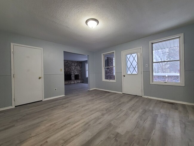 Building Photo - Spacious 5-bedroom, 2-bathroom home in Baroda