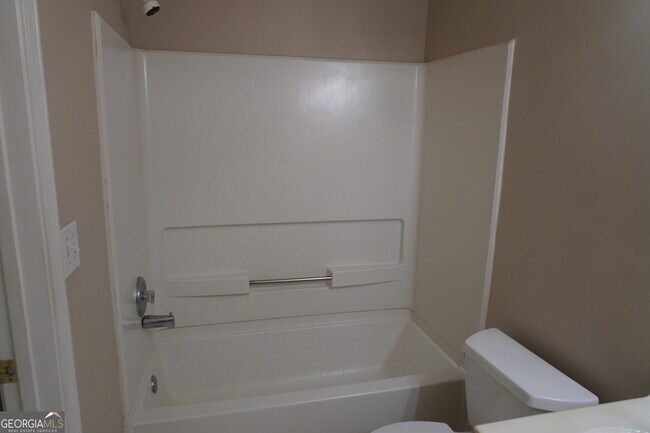 Building Photo - 71 Highoak Dr