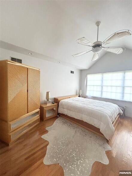 Building Photo - 302 Grand Ridge Dr