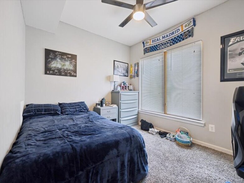 Building Photo - 928 S 15th St