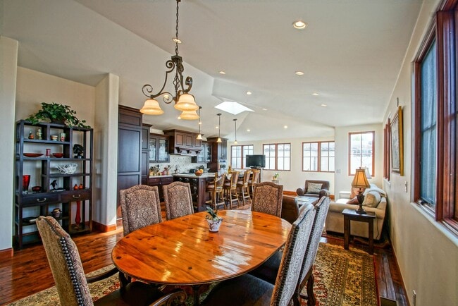 Building Photo - LUXURIOUS & FULLY FURNISHED, 2800 SQ FT WALKSTREET HOME W/ GREAT OCEAN VIEWS, LARGE DECK, 3 BALCO...