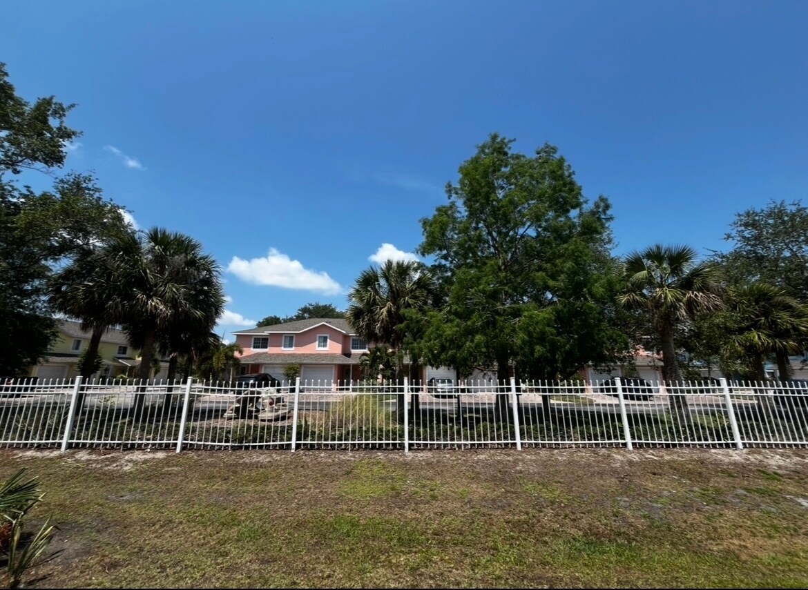 Building Photo - 290 Spring Dr