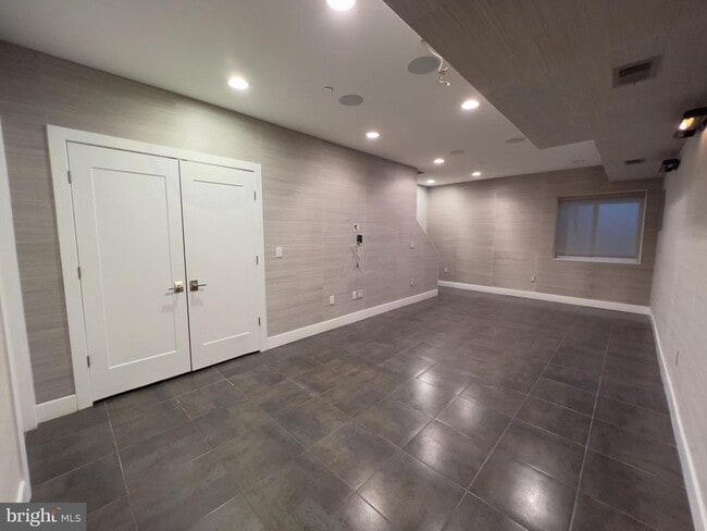 Building Photo - 423 Wallace St