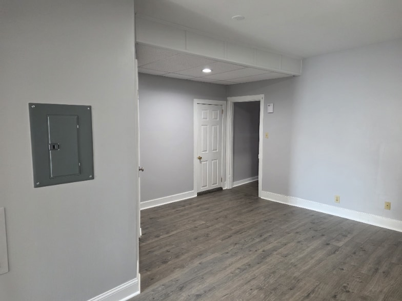 Building Photo - 32 N Earl St