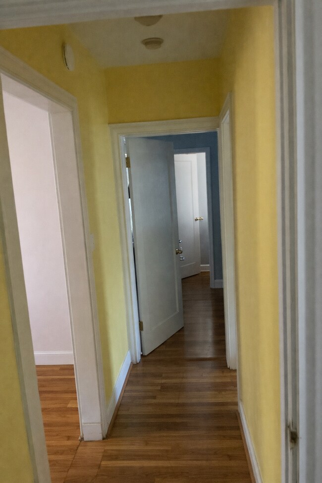 Building Photo - "Charming 3-Bedroom Oasis on Sunset Avenue – 1892 Sq. Ft. of Comfort and Style in Pasadena!"