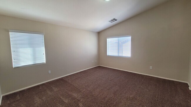 Building Photo - Great 4 Bedroom in the SW!!