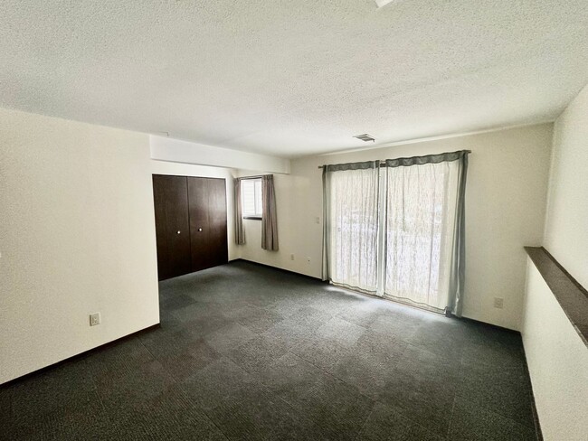 Building Photo - Elegant Townhome Living in a Prime Eagan Location!!