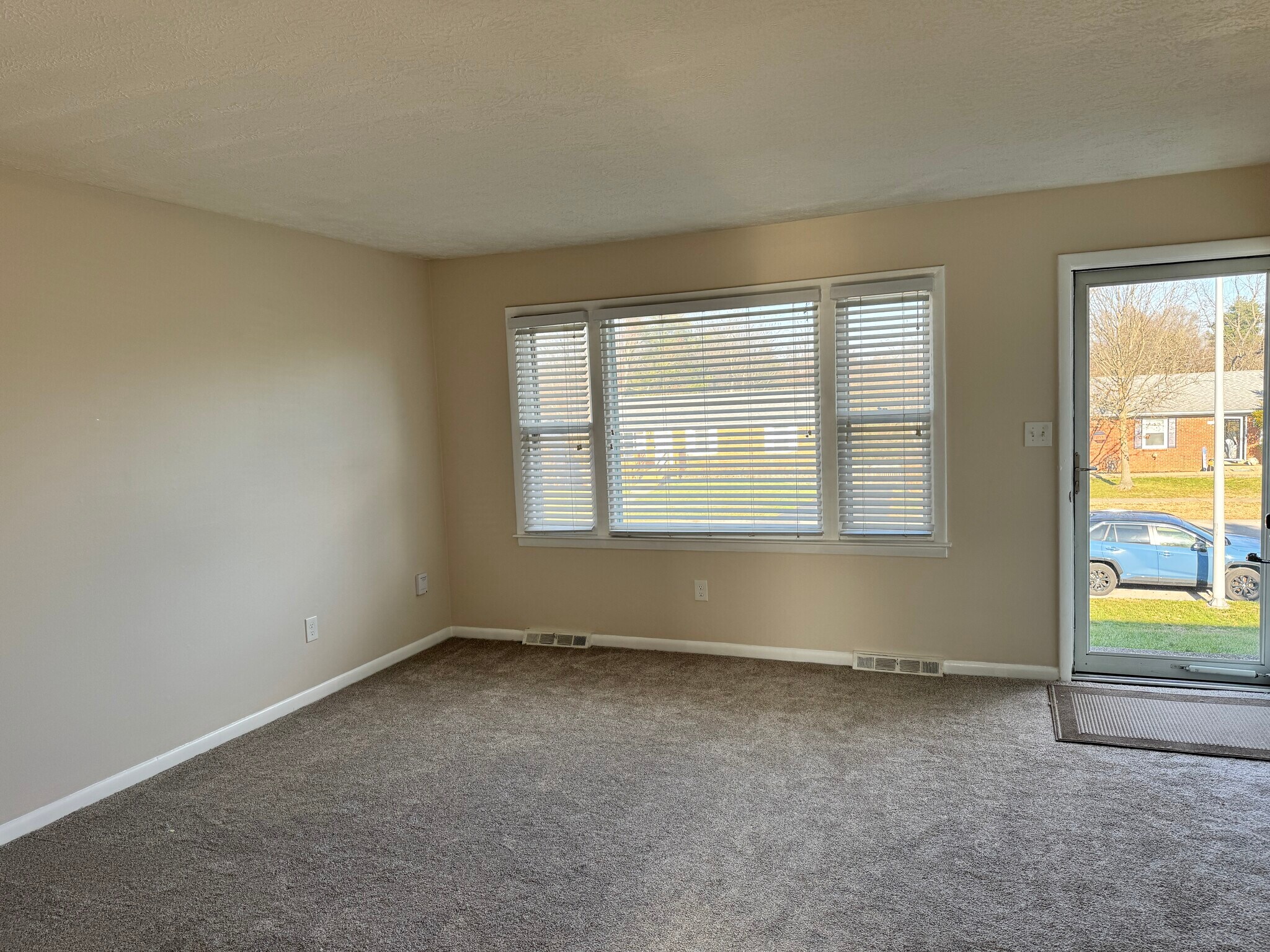 Building Photo - 308 E Tiverton Way