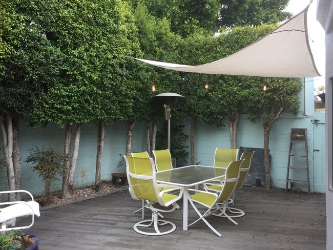 Building Photo - Close to Downtown! Mid-Century Modern Home...