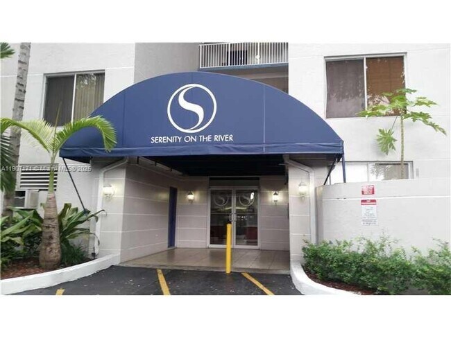 Building Photo - 1720 NW N River Dr