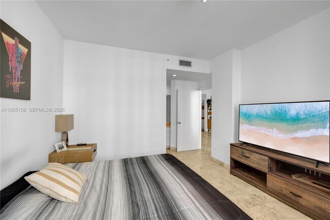 Building Photo - 888 Brickell Key Dr