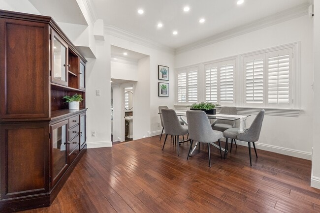 Building Photo - 1077 10th St