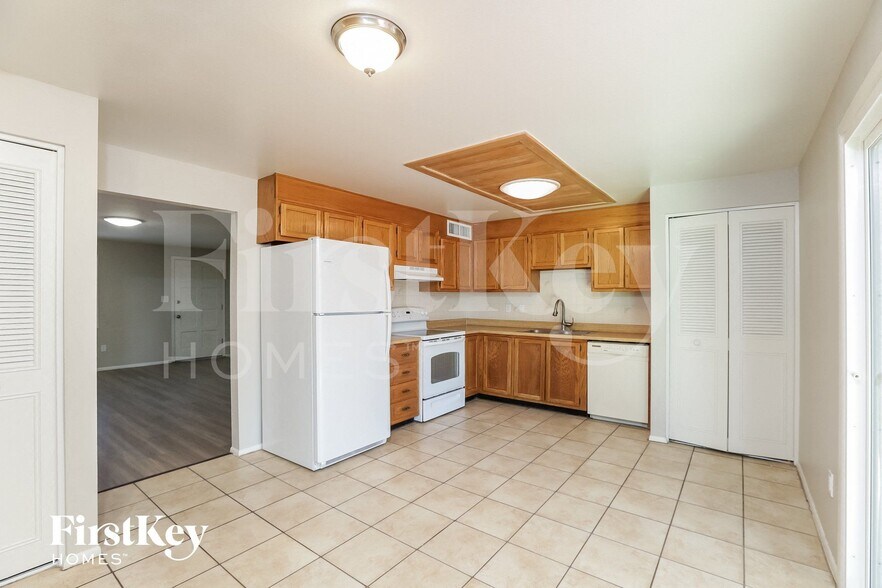 Building Photo - 13249 N 14th Dr