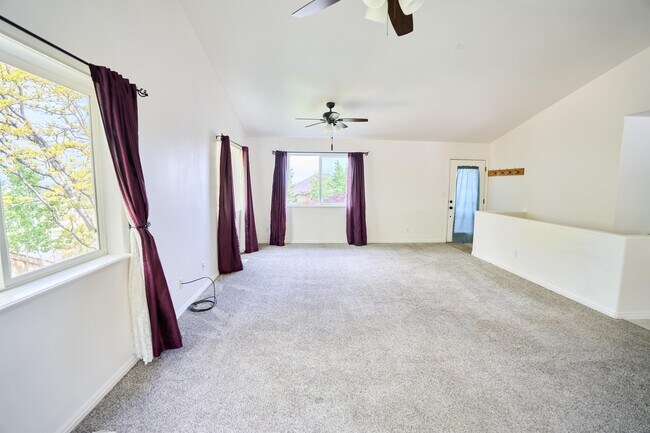 Building Photo - 850 E 550 S