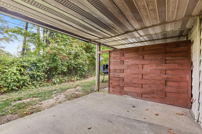 Building Photo - 500 NY-299