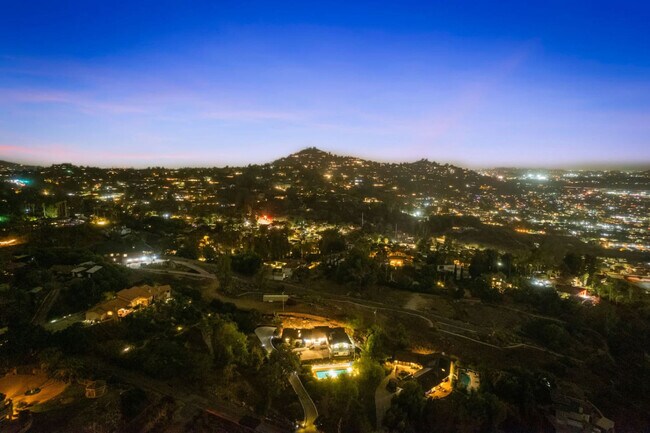 Building Photo - 5048 Bluff Pl