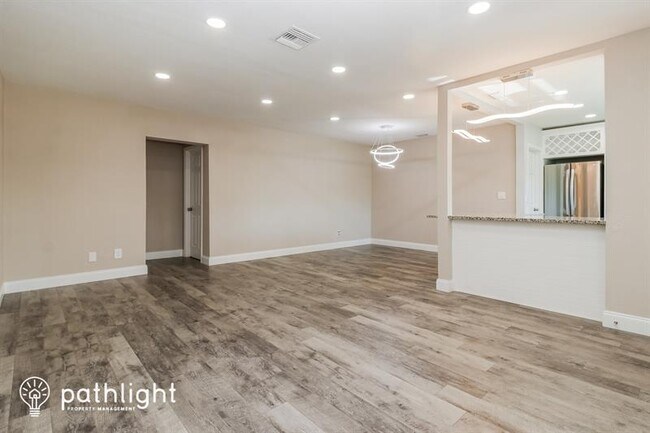 Building Photo - 2112 Timber Ln