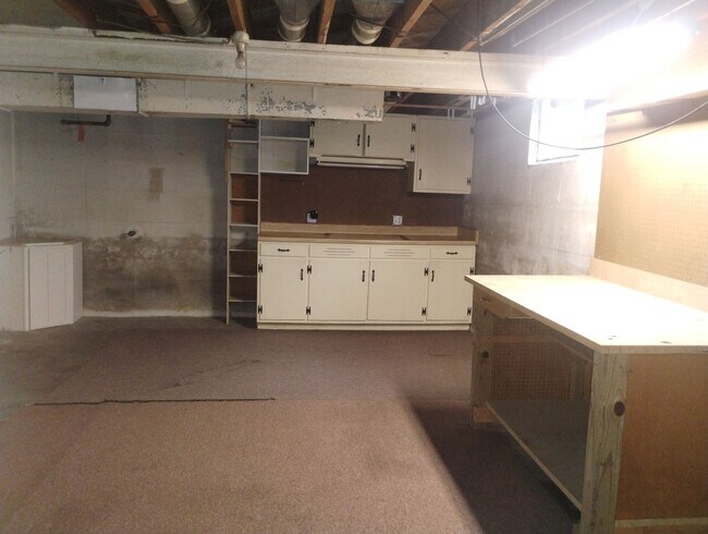 Building Photo - Quaint Duplex with a private Basement, Garage Space & Patio