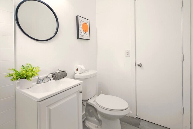 Building Photo - 515 NE 82nd St