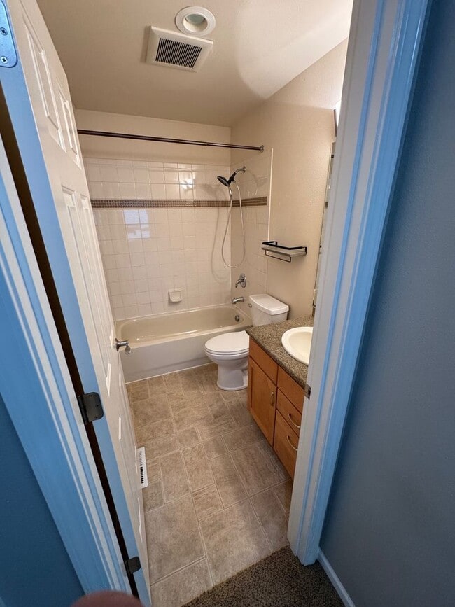 Building Photo - 3 Bed, 2.5 Bath Condo in Eagle River