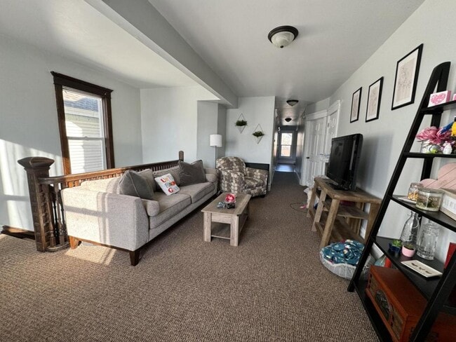 Building Photo - 1106 1/2 hammond ave