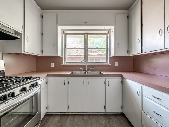 Building Photo - 1221 NE 44th St