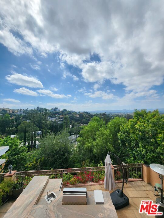 Building Photo - 17118 Oak View Dr