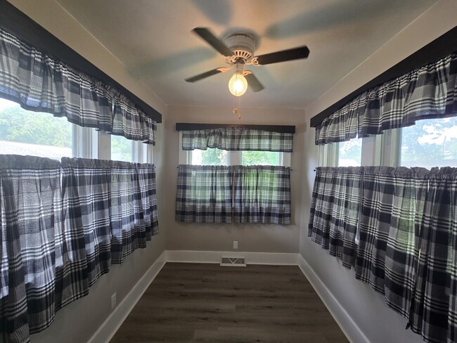 Building Photo - 1124 Kern St