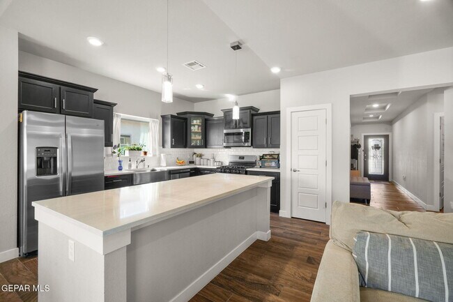 Building Photo - 14820 Mike a Mendoza Ave