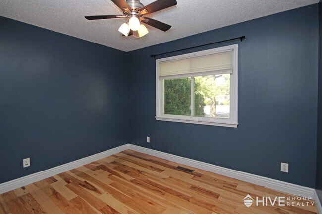 Building Photo - Bright and Spacious Home with a Fantastic ...