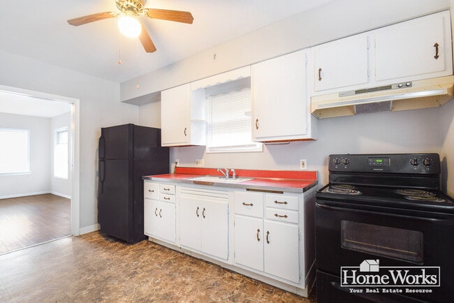 Building Photo - 730 E Broadway St