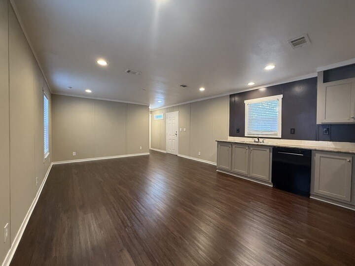 Building Photo - 113 Lillian St