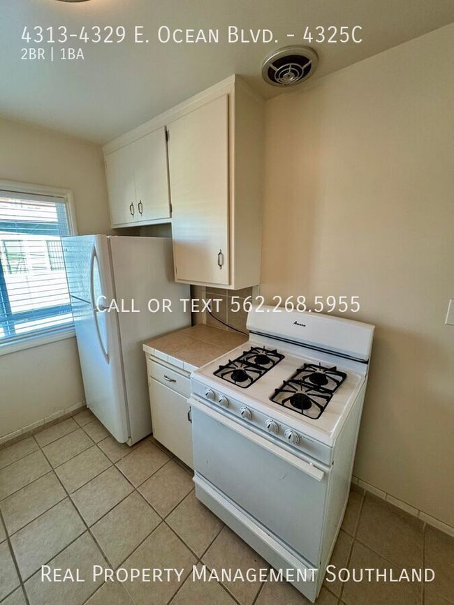 Building Photo - Beautifully Renovated 2 Bed / 1 Bath Apart...