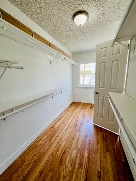 Walk in Closet - 4550 Vista del Monte Ave