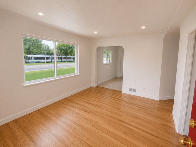 Building Photo - 1301 Otis St