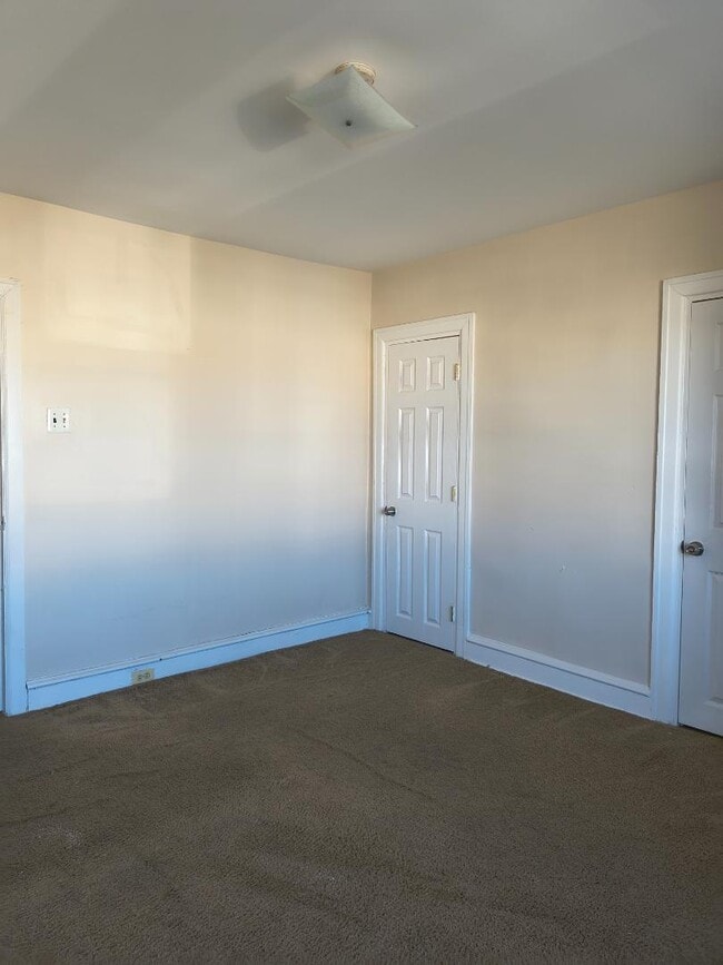 Building Photo - 616 E Wyoming Ave