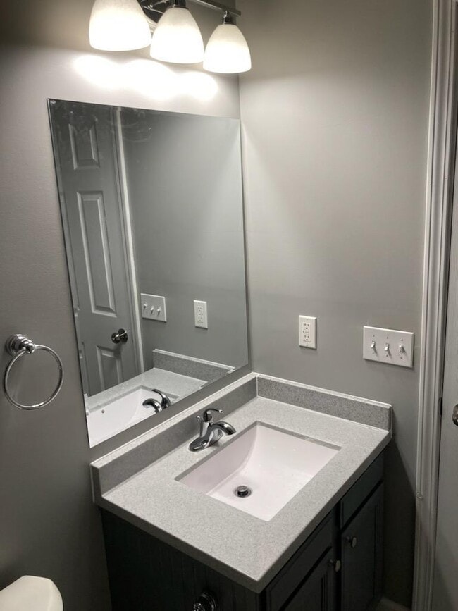 Building Photo - 437 E Marion St