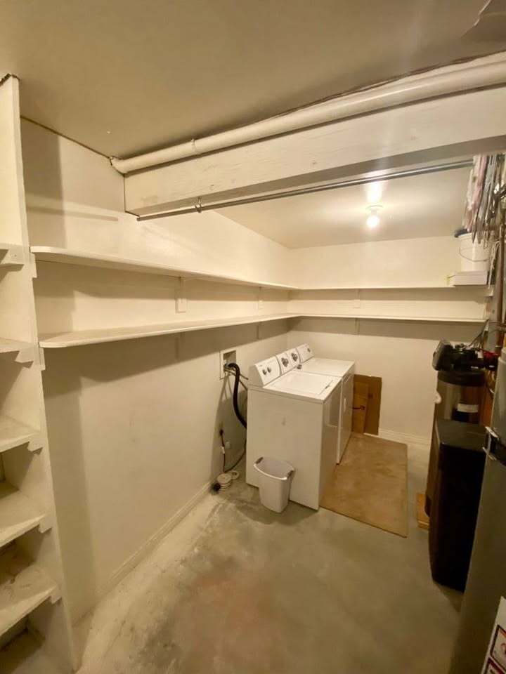 Building Photo - 472 E Center St