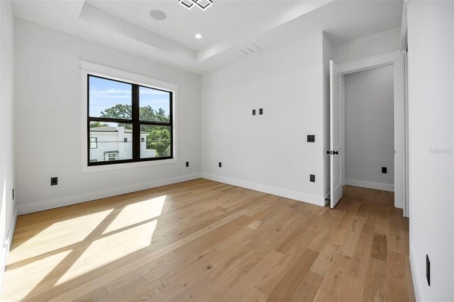 Building Photo - 3701 S Lynwood Ave