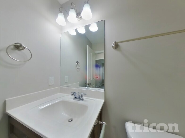 Building Photo - 1820 Elizabeth Ln