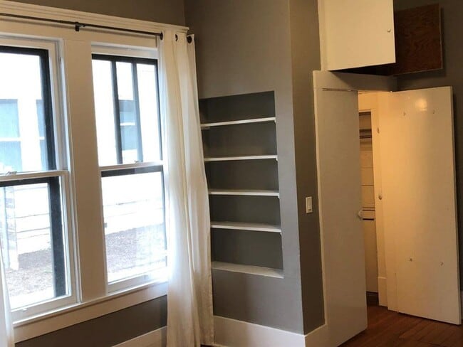 Building Photo - 2107 Newton St