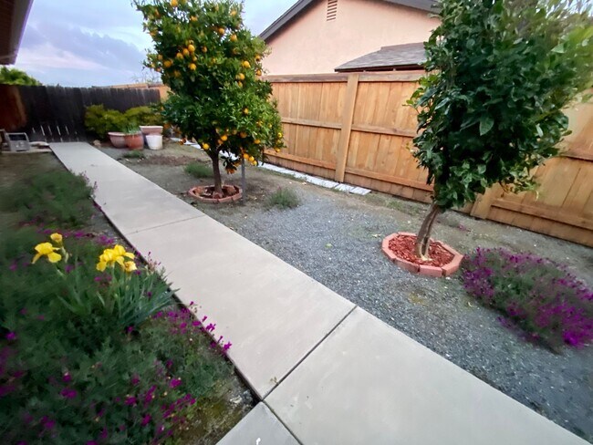 Building Photo - RB Senior 55+ Community 2 Bed +Huge bonus room 2 Baths House $3990