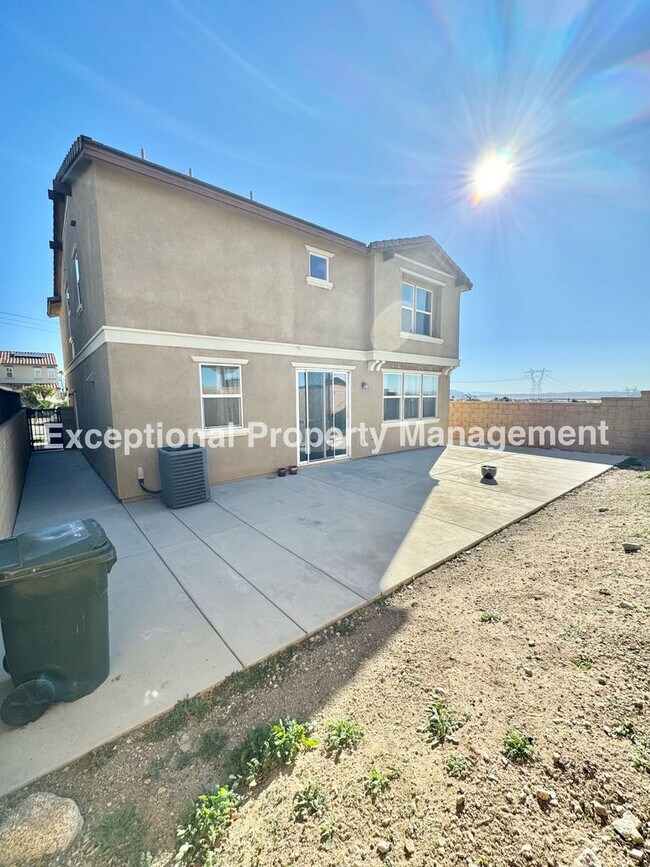 Building Photo - Read to move in 4 bedroom 3 bath home with a den