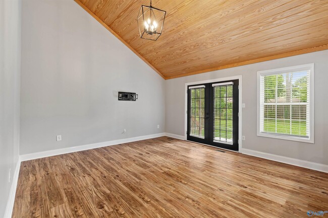 Building Photo - 2211 Cecille Dr SW